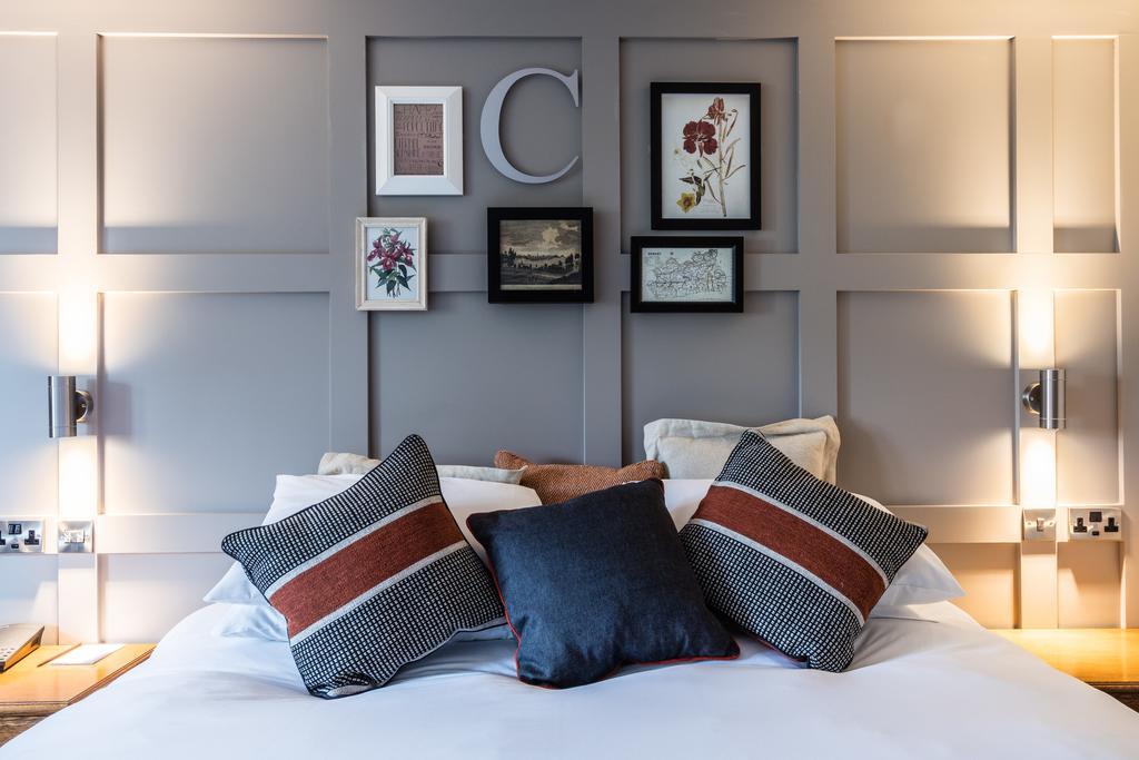 Crown Hotel Чертси Экстерьер фото