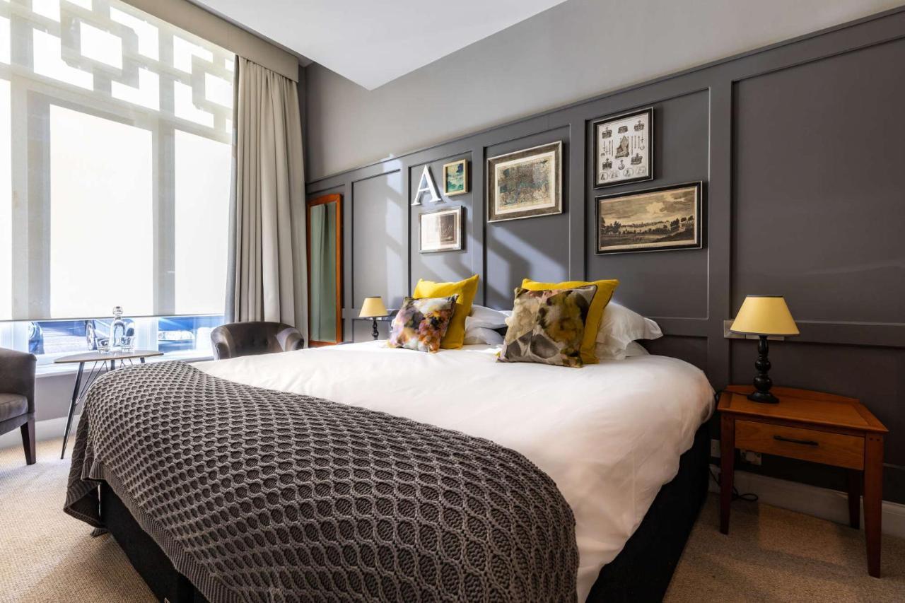 Crown Hotel Чертси Экстерьер фото
